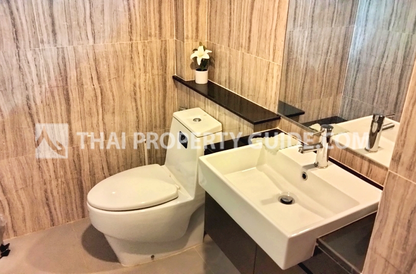 House with Shared Pool in Srinakarin 